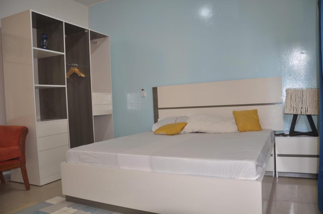 " Le Nid Douillet ", Un Fabuleux Studio, Calme, Cosy Et Bien Climatise Au Centre De Saly Extérieur photo