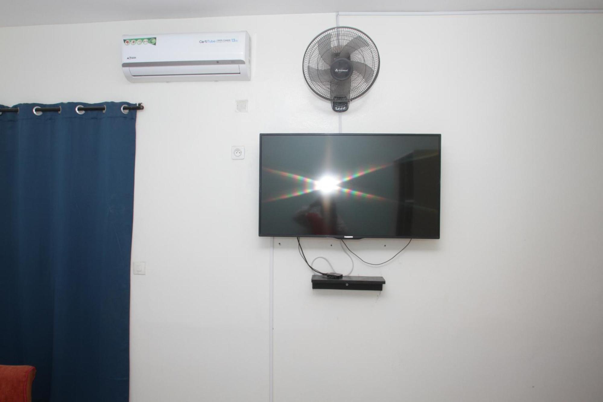 " Le Nid Douillet ", Un Fabuleux Studio, Calme, Cosy Et Bien Climatise Au Centre De Saly Extérieur photo