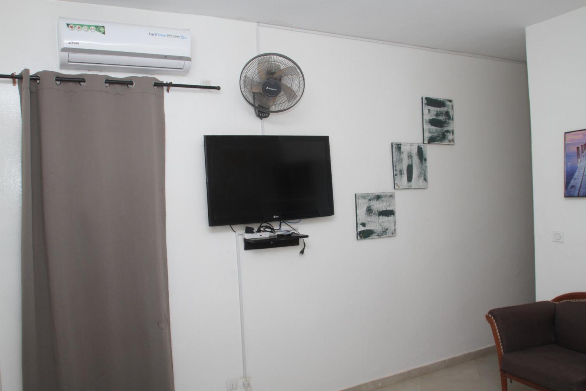 " Le Nid Douillet ", Un Fabuleux Studio, Calme, Cosy Et Bien Climatise Au Centre De Saly Extérieur photo